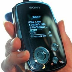2005_09_08t034518_314x450_us_sony_players.jpg