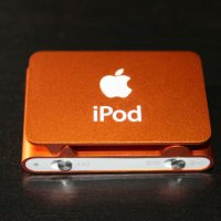 ipod-shuffle-2g-orange10.jpg