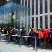6-24-08-iphone-line.jpg