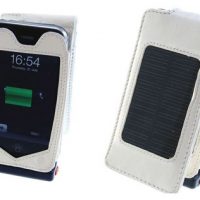 solar-charger-iphone-3g.jpg