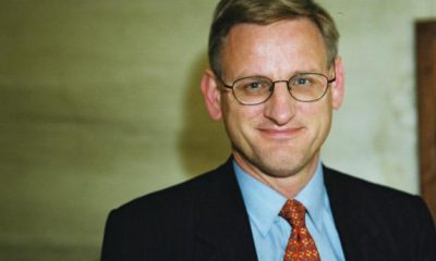 20050922201138_Carl_Bildt_2001-05-15.jpg