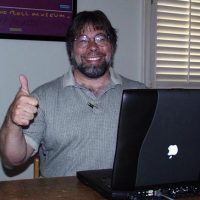 750px-Steve_Wozniak_thumbs_up.jpg