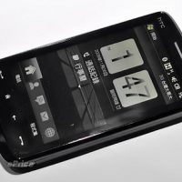 htc-touch-hd-live-vs-iphone.jpg