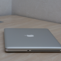 MacBook Pro Unibody (latéral droit)