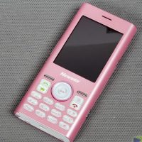 newsmy-m8-cellphone-looks-like-the-ipod-mini-2.jpg