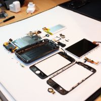 iphone-3g-s-fully-disassembled1.jpg