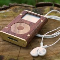 wooden-ipods.jpg
