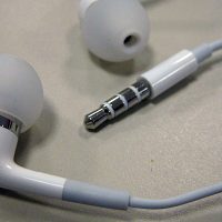 earphones-090714-2.jpg