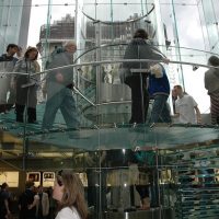 800px-Apple_Store_Fifth_Avenue_New_York_NY-2006-05-20-2.jpg