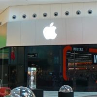 applestorecarugate130809e.jpg