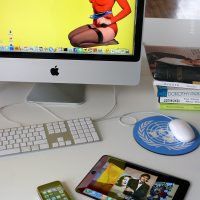 apple-tablet-desktop.jpg