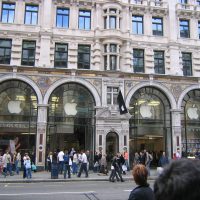 Apple_Store_Regent_Street_London_UK-2005-09-24.jpg