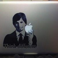 steve_jobs_macbook.jpg