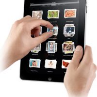100128_ipad_hands.jpg