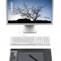 Intuos4_WL_MacMonitorKeyboard_300dpi.jpg