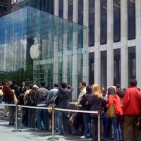 applestorequeue.jpg