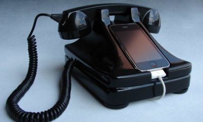 retrohandsetbaseiphone.jpg