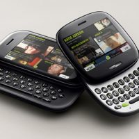 Microsoft_Kin_Phones_Phil_t607.jpg