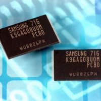Samsung-51nm-16-Gb-NAND-Flash-chip.jpg