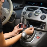 Parrot-RKi8400-Car-Stereo-for-iPhone-1.jpg