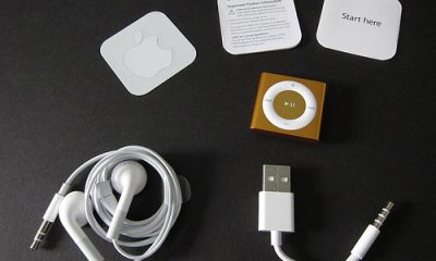 103304-4gen_ipod_shuffle_unbox_2.jpg