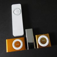 103304-4gen_ipod_shuffle_unbox_3.jpg