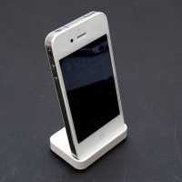 142240-white_iphone_4_dock.jpg