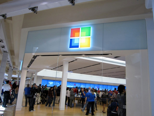 microsoft_store_grand_opening_mission_viejo_incipio_windows_zune1.jpg