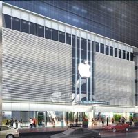 apple-store-man4-071010-1.jpg-2.jpg