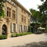 Chateau-de-Sannes-6.jpg.pagespeed.ce.1AIaACk_Tr.jpg