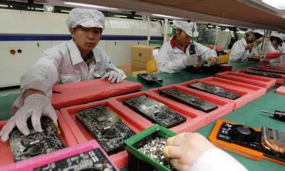 iPhoneChinaPlant.jpg