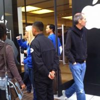 steve-jobs-en-una-apple-store-479x640.jpg