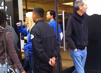 steve-jobs-en-una-apple-store-479x640.jpg