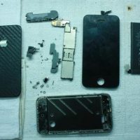 old-broken-iphone-4.jpg