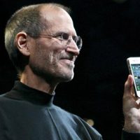 steve-jobs-iphone.jpg