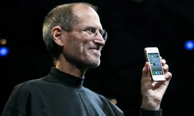 steve-jobs-iphone.jpg