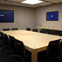 applestore_briefingroom_120617_1.jpg