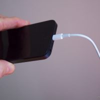 iPhone 5 et son câble Lightning