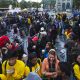 li-iphone-crowd.jpg
