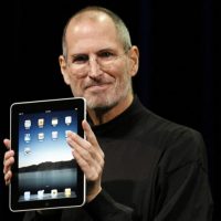 steve-jobs-ipad-2010.jpg