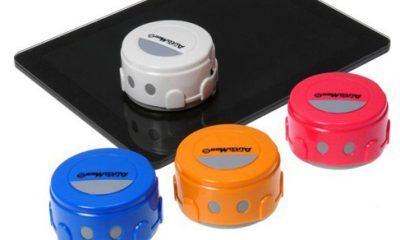 takara-tomy-auto-mee-s-robot-scrubs-mobile-devices-clean.jpg