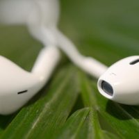 apple-earpods-headphones-top.jpg