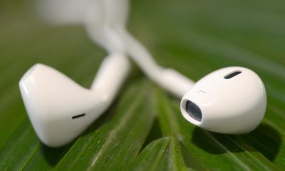 apple-earpods-headphones-top.jpg