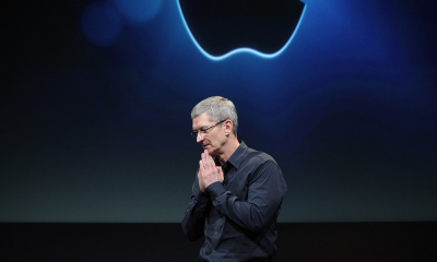tim_cook_hands.png