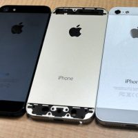 13-08-21-Gold_iPhone_Comp-1.jpg