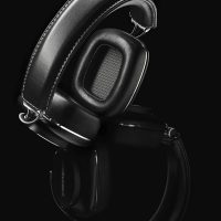 BowersWilkins-P7-Angle.jpg