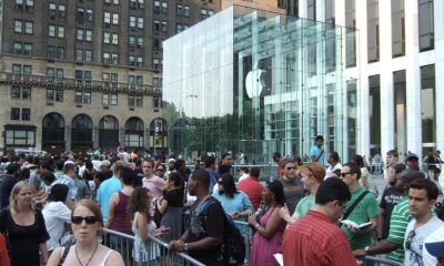 line_at_apple_store_in_nyc.jpg