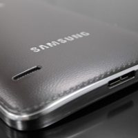 galaxy-s5-with-plastic-body-and-faux-leather.jpg