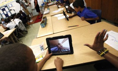 la-me-ipads-cost-20131022-001.jpg
