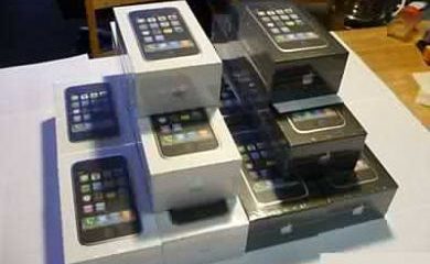 20_iphone_boxes.jpg